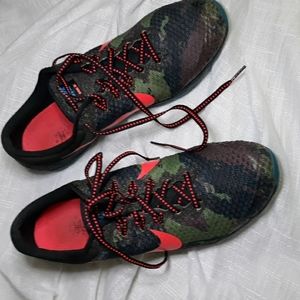 Nike Rival XC mens track shoes with spikes. Size 9.5